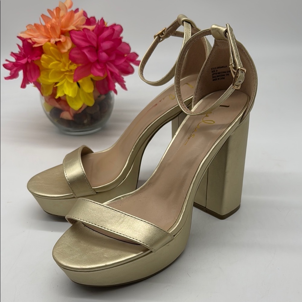 Lulu's Arabella Gold Platform Sandals with Chunky Heels Size 9 MCW7737B